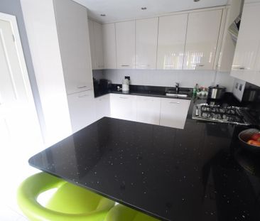 3 bedroom end of terrace house to rent - Photo 5