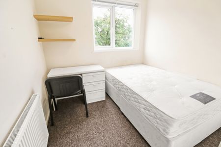 5 Bed Student Accommodation - Photo 5