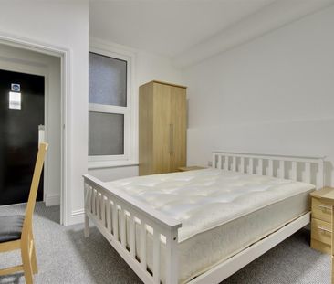 Sandringham Apartments, Osborne Road, Southsea - Photo 3
