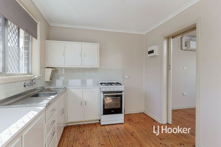 Unit Living - Photo 2