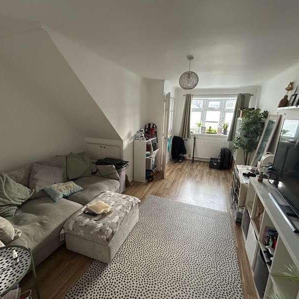 Berenger Close, Old Town, SN3 - Photo 1