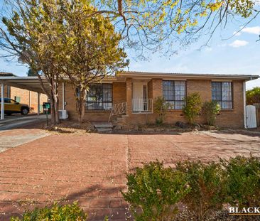 Stylish Family Living with Modern Comfort in Central Tuggeranong - Photo 1