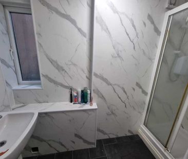 7 Bed Student Accommodation - Photo 5