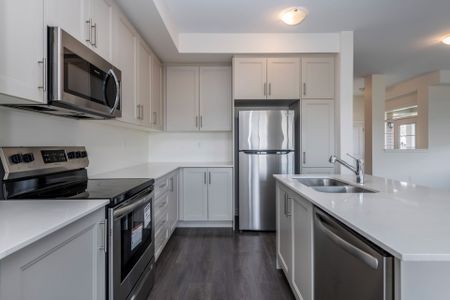 For Lease - 35 Greer Street, Barrie, Ontario - Photo 2