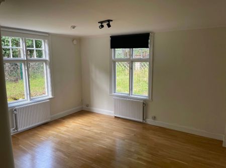 VÅNING I SEKELSKIFTSVILLA - STOCKSUND - Photo 2