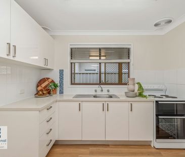 Immaculate Freestanding Villa - Stroll to Everything! - Photo 3