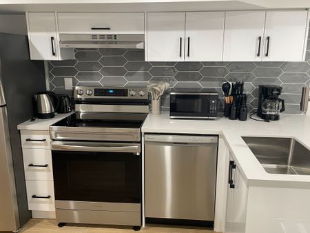 For Lease - 6 Edgewood Gardens Unit# B, Toronto, Ontario - Photo 3