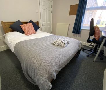 1 bedroom in a house share to rent - Photo 2