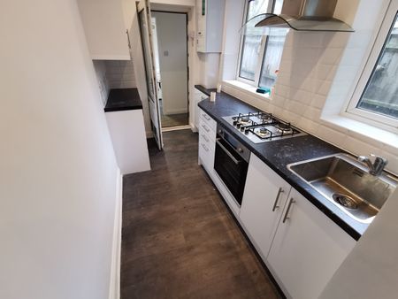 3 Bed Terraced House, Warwick Road, B11 - Photo 4