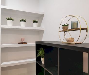 Incredible single room in Preciados - Photo 2