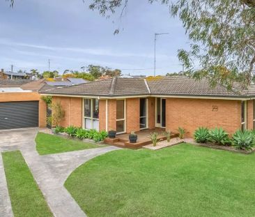 STUNNING HOME IN IDEAL LOCATION - Photo 4