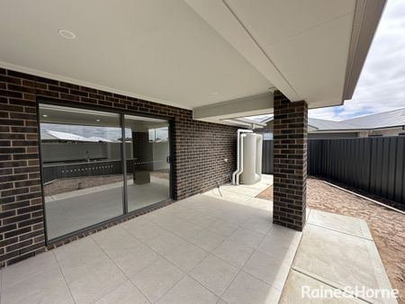 Stylish 4-Bedroom Family Home in Munno Para Downs - Photo 3