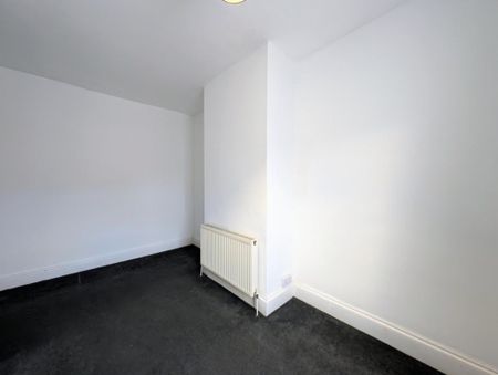 2 bedroom end of terrace house to rent - Photo 3