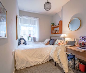 Stylish, contemporary six bed property - Photo 5