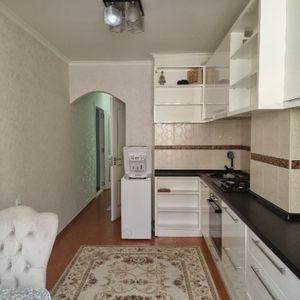 Garsonieră de inchiriat in zona Mihai Bravu - Fotografie 2