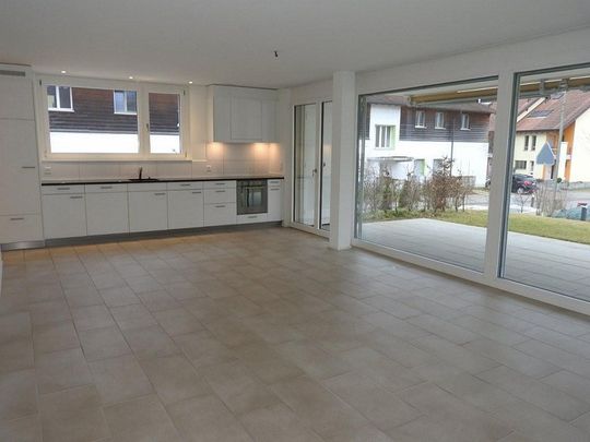 Moderne 3.5-Zimmer-Neubauwohnung an zentraler Lage - Photo 1