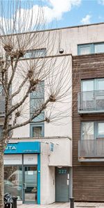 2 bedroom flat in Battersea - Photo 3