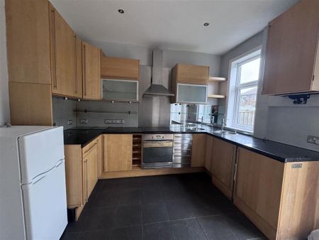2 bedroom end of terrace house to rent - Photo 4