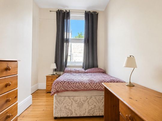 1 bedroom in a house share to rent - Photo 1