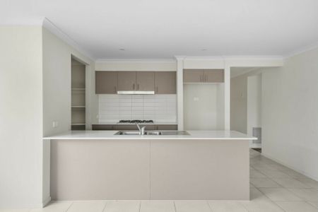36 Cloudburst Avenue, Wyndham Vale VIC, Belconnen - Photo 3
