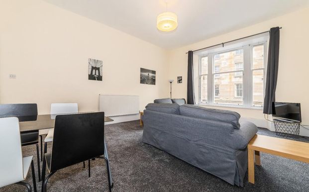 3 bedroom flat to rent - Photo 1