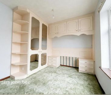 2 bedroom end of terrace house to rent - Photo 5