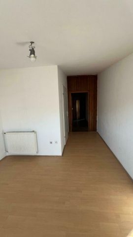 Helle 3-Zimmer-Wohnung mit Einbauküche und Badezimmer in guter Lage - Photo 2