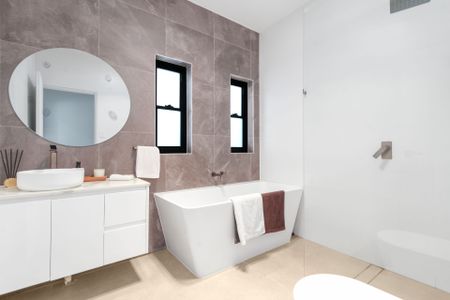 Beautifully renovated home - Photo 5