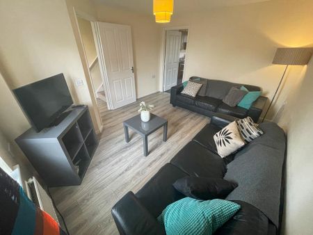 4 bedroom terraced house to rent - Photo 2