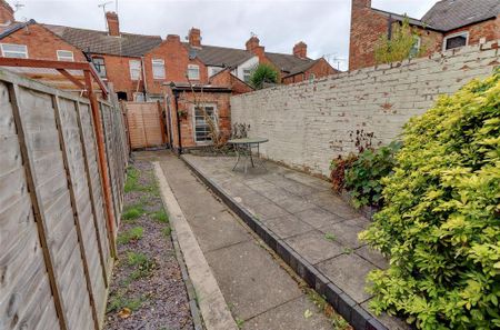 2 bedroom semi-detached house to rent - Photo 3