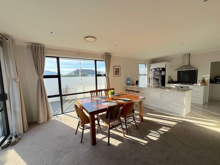 A modern home with central heating - Photo 5