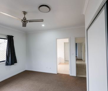 EXECUTIVE STYLE, SPACIOUS 4 BEDROOM, 3 BATHROOM HOME WITH 3 LIVING ... - Photo 1