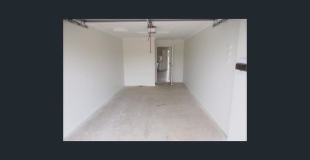 Two Bedroom Duplex with Air Conditioning - Photo 2