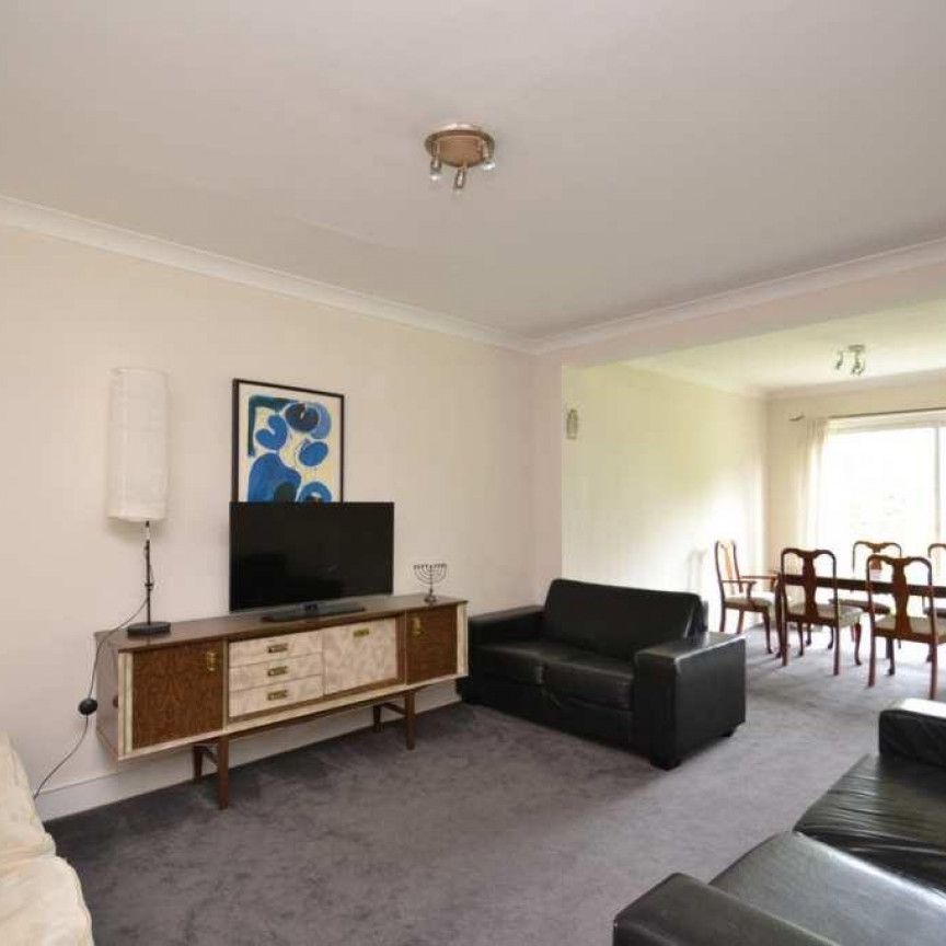 Gunnersbury Avenue, Acton, W3, London - Photo 1