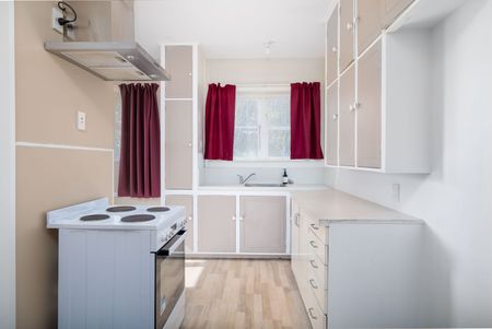 Three Bedroom Home On Keppel Street! - Photo 4