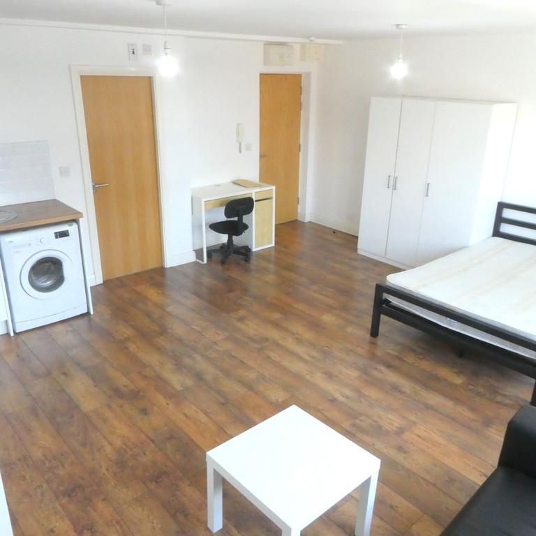 Studio to rent - Photo 1