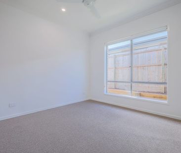 Fresh & Spacious Family Home in Bellbird Park | Available 18th April - Photo 3