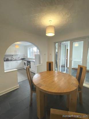 4 bedroom property to rent in Liverpool - Photo 3