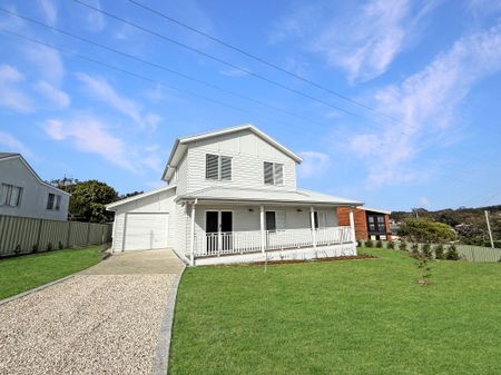 HAMPTON STYLE HOME WITH A TOUCH OF ELEGANCE - Photo 4