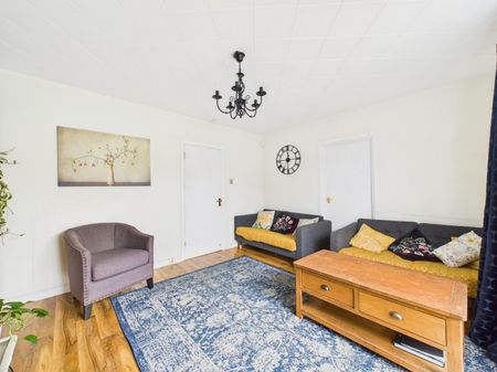 Arnold Road, Staines-upon-Thames, Surrey,TW18 - Photo 2