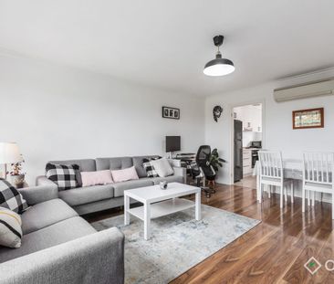 Cute Two Bedroom - Photo 1