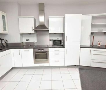 Lexicon Apartments, Mercury Gardens, Romford, RM1 - Photo 2