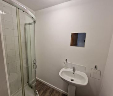 1 bedroom in a flat share to rent - Photo 1