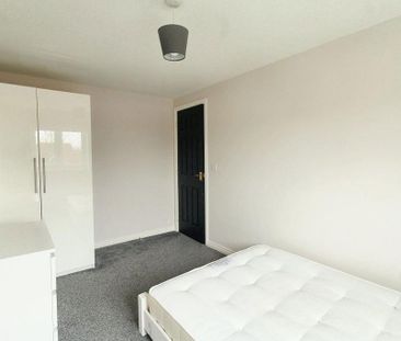 4 bedroom semi-detached house to rent - Photo 6