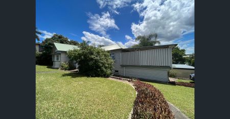Furnished Bedroom with AIRCON in the heart of Indooroopilly - Photo 3