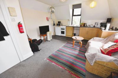 1 bedroom Studio in Towers Flat 8, Leeds - Photo 4
