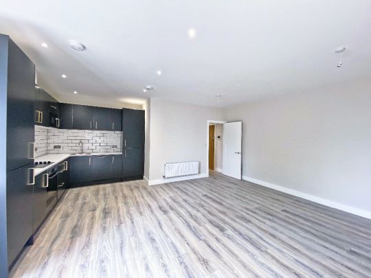 Stratfield House, Station Road, Hook, RG27 - Photo 1