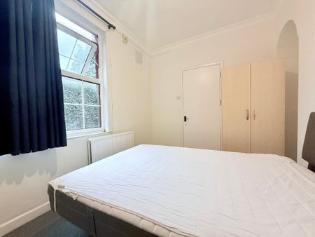 Old Oak Common Lane, East Acton, London, W3 7DT - Photo 2