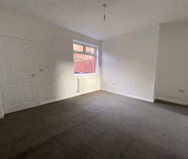 2 bedroom end of terrace house to rent - Photo 3