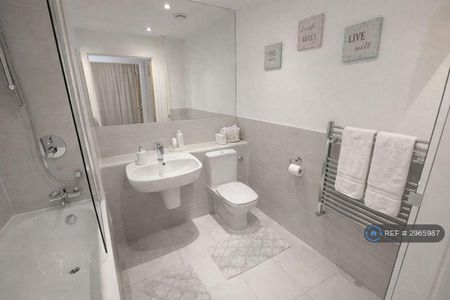 2 bedroom flat to rent - Photo 5